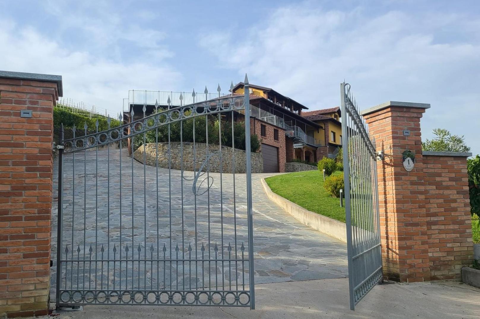 Casa Castella - Adults Only - Langhe Vila Diano dʼAlba Exterior foto